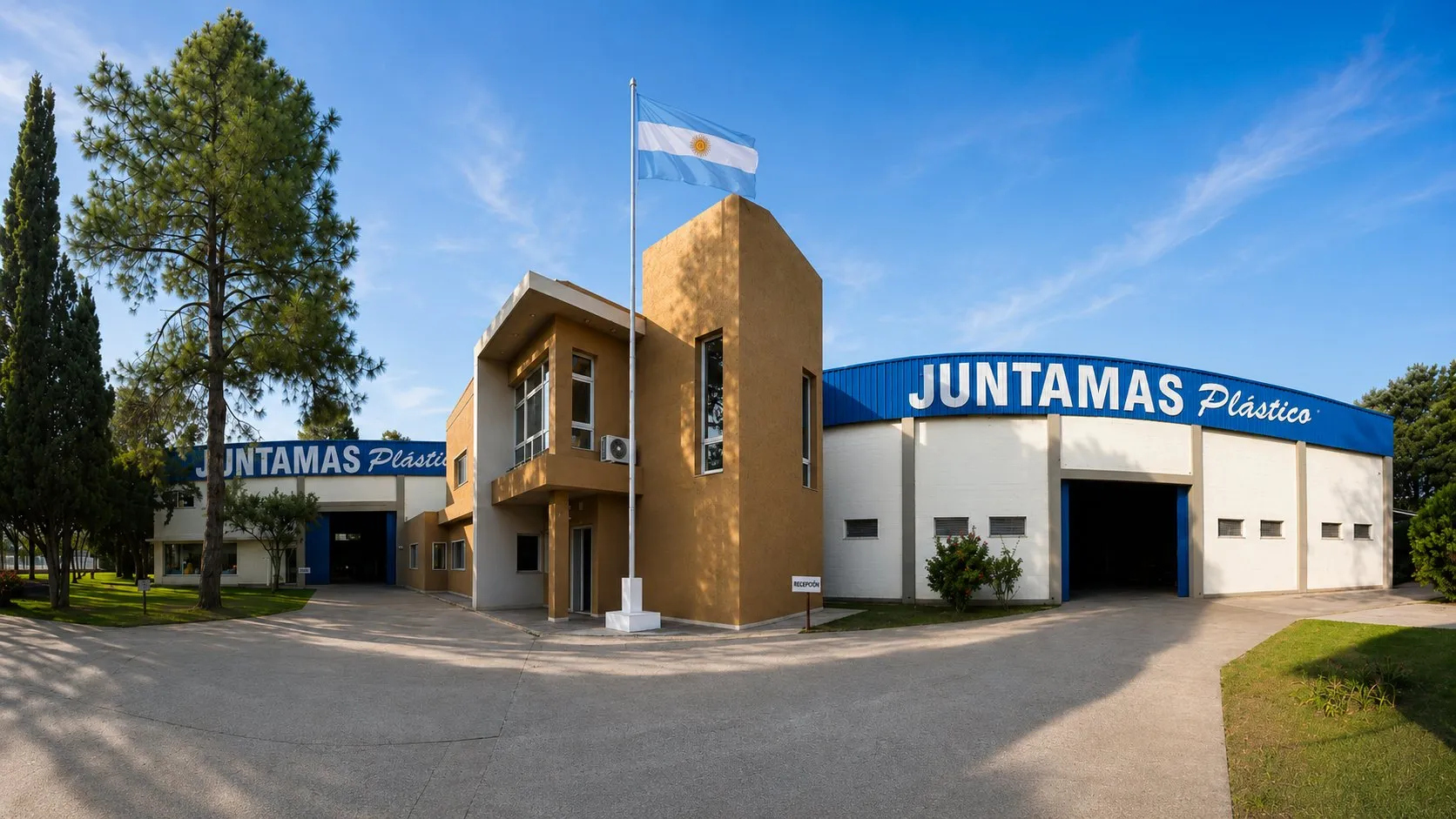 Fachada de la planta de Juntamas Plástico en Villa María, Córdoba